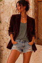 Cargar imagen en el visor de la galería, Blazer Terciopelo Mujer Largo Café – Fran del Solar, vista 2