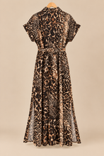 Cargar imagen en el visor de la galería, Vestido Largo Gasa Animal Print Mangas