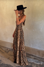 Cargar imagen en el visor de la galería, Vestido Largo Tiritas Gasa Animal Print