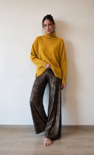 Cargar imagen en el visor de la galería, Pantalon Cuerina Animal Print Dorado