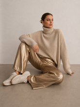Cargar imagen en el visor de la galería, Pantalón Cuerina Dorado