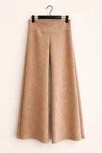 Cargar imagen en el visor de la galería, Pantalon Gamuza Beige