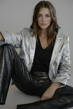 Cargar imagen en el visor de la galería, Pantalon Cuerina Gris Oscuro