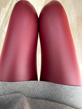 Cargar imagen en el visor de la galería, LEGGING CUERINA FORRADA BURDEO