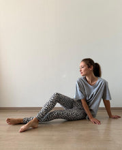 Cargar imagen en el visor de la galería, Legging lycra animal print slim fit mujer