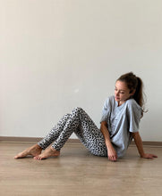 Cargar imagen en el visor de la galería, Legging estampado animal blanco mujer outfit urbano