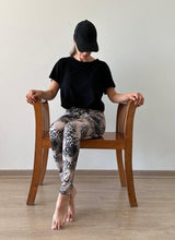 Cargar imagen en el visor de la galería, Legging Lycra Animal Print Cafe