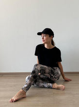 Cargar imagen en el visor de la galería, Legging Lycra Animal Print Cafe
