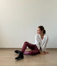 Cargar imagen en el visor de la galería, Legging Cuerina Forrada Burdeo