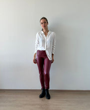 Cargar imagen en el visor de la galería, LEGGING CUERINA FORRADA BURDEO