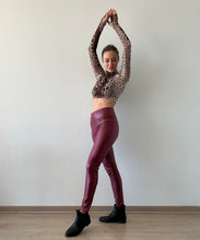 Cargar imagen en el visor de la galería, LEGGING CUERINA FORRADA BURDEO