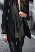 Cargar imagen en el visor de la galería, LEGGING CUERINA MEZCLILLA NEGRA