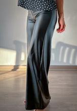 Cargar imagen en el visor de la galería, PANTALON CUERINA NEGRO