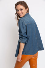 Cargar imagen en el visor de la galería, LEGGING CUERINA CROCO CAMEL METALIZADA