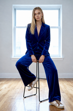 Cargar imagen en el visor de la galería, Chaqueta de terciopelo azul rey mujer elegante blazer