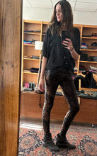 Cargar imagen en el visor de la galería, LEGGING CUERINA PITON