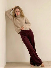 Cargar imagen en el visor de la galería, Pantalón cotelé burdeo mujer tiro alto palazzo look elegante otoño invierno
