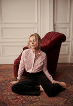 Cargar imagen en el visor de la galería, pantalon cotele negro mujer estilo palazzo tiro alto pretina ancha look elegante fran del solar