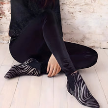 Cargar imagen en el visor de la galería, LEGGING TERCIOPELO NEGRA