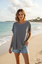 Cargar imagen en el visor de la galería, Polera suelta algodón manga corta