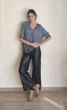 Cargar imagen en el visor de la galería, PANTALON CUERINA NEGRO FORRADO