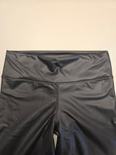 Cargar imagen en el visor de la galería, Pantalón Cuerina Negro Forrado