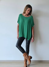 Cargar imagen en el visor de la galería, Polera suelta algodón manga corta