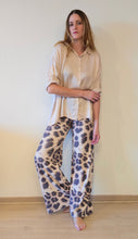 Cargar imagen en el visor de la galería, PANTALON SOFIA ANIMAL PRINT CRUDO