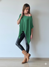 Cargar imagen en el visor de la galería, Polera algodón asimétrica