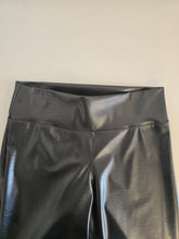 Cargar imagen en el visor de la galería, Pantalon Cuerina Gris Oscuro