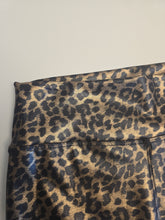 Cargar imagen en el visor de la galería, pretina alta pantalon cuerina mujer