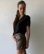 Cargar imagen en el visor de la galería, FALDA CORTA CUERINA FORRADA