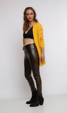 Cargar imagen en el visor de la galería, Legging Cuerina Snake Café