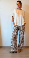 Cargar imagen en el visor de la galería, Pantalon Lino Nude Estampado