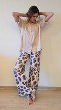 Cargar imagen en el visor de la galería, Pantalon Ancho Animal Print Crudo