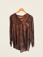 Cargar imagen en el visor de la galería, BLUSA ANIMAL PRINT