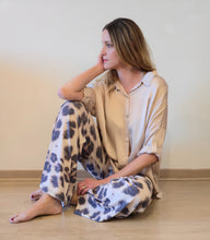 Cargar imagen en el visor de la galería, PANTALON SOFIA ANIMAL PRINT CRUDO