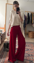 Cargar imagen en el visor de la galería, PANTALON TERCIOPELO ROJO ITALIANO