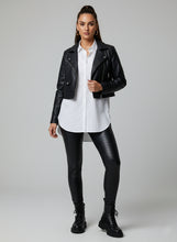 Cargar imagen en el visor de la galería, Legging cuerina croco negra ajuste slim