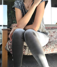Cargar imagen en el visor de la galería, LEGGING TERCIOPELO GRIS