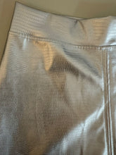 Cargar imagen en el visor de la galería, FALDA CORTA PLATEADA