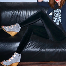 Cargar imagen en el visor de la galería, Legging Terciopelo Negro
