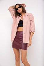 Cargar imagen en el visor de la galería, FALDA CORTA CUERINA BURDEO