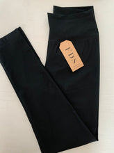Cargar imagen en el visor de la galería, LEGGING LYCRA NEGRA