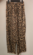 Cargar imagen en el visor de la galería, PANTALON SATIN ANIMAL PRINT
