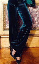 Cargar imagen en el visor de la galería, Pantalón de terciopelo azul turquesa tiro alto con pretina lisa elasticada y pierna ancha
