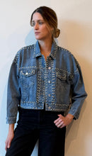 Cargar imagen en el visor de la galería, CHAQUETA JEANS TACHAS
