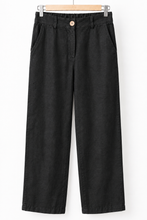 Cargar imagen en el visor de la galería, Pantalón de lino con botón negro 100% lino wide leg Fran del Solar
