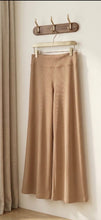 Cargar imagen en el visor de la galería, Pantalon Cotele Beige
