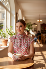 Cargar imagen en el visor de la galería, Blusa Gasa Estampada Cuello Alto
